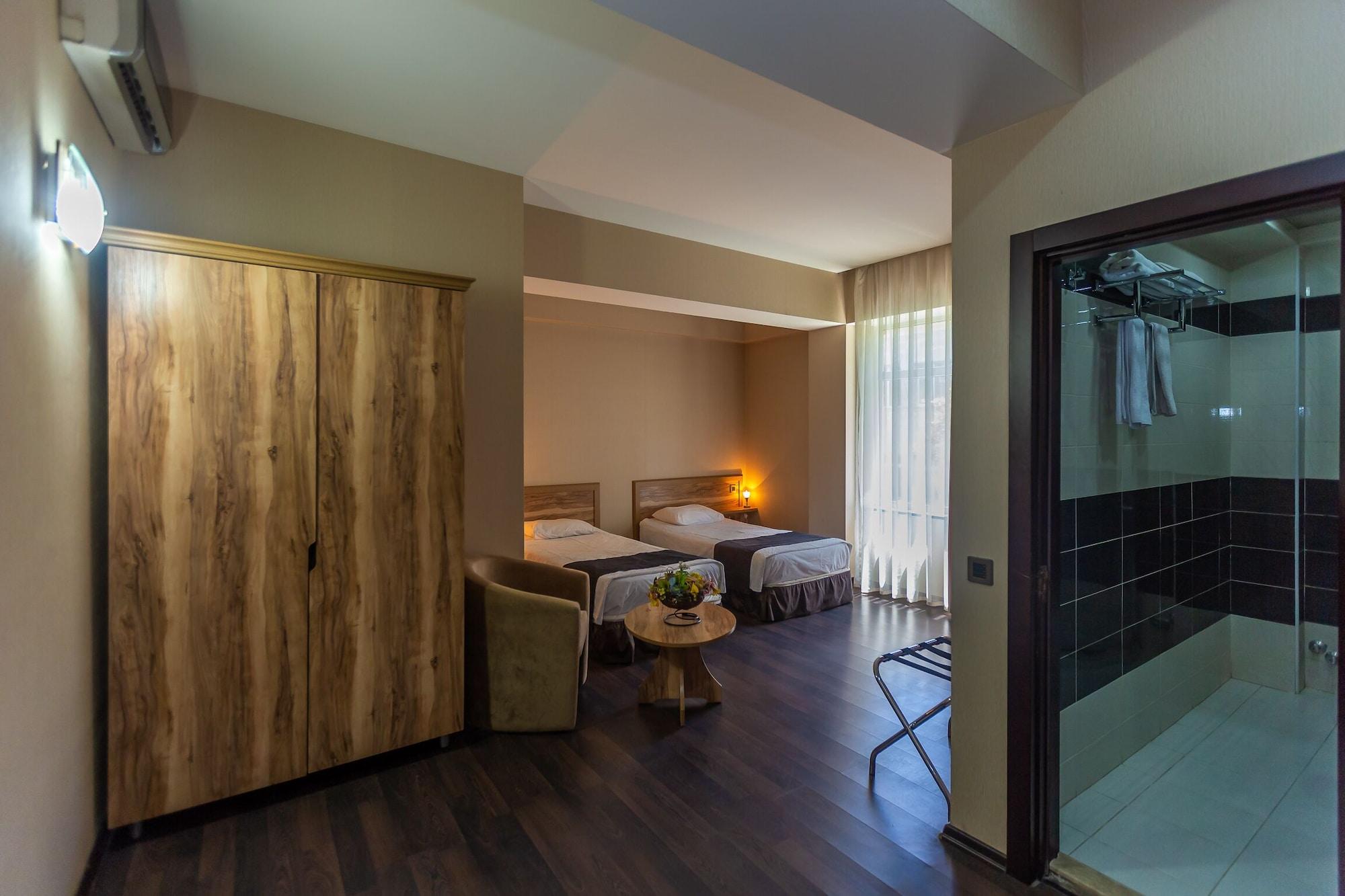 Diplomat Hotel 3*