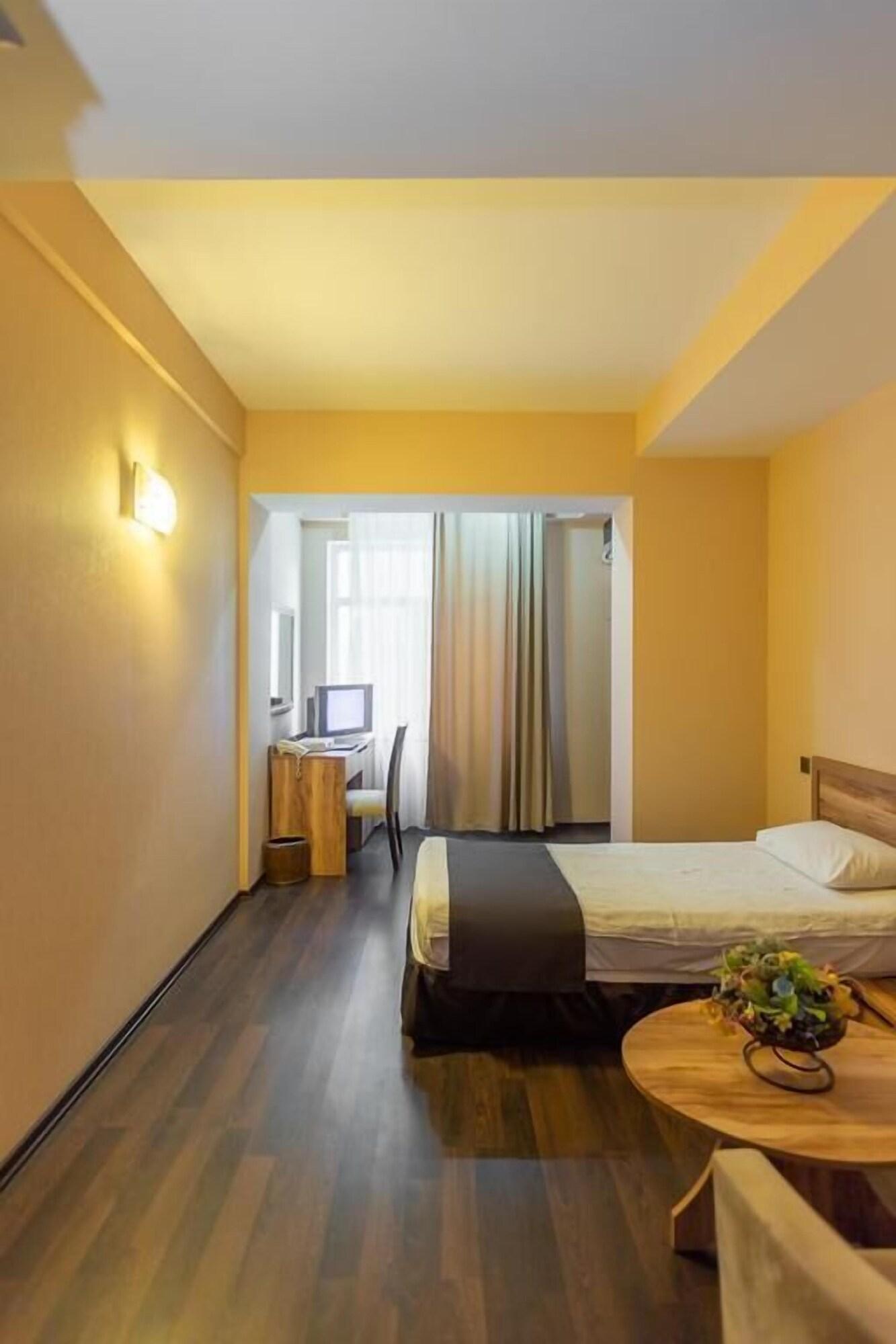 Diplomat Hotel 3*